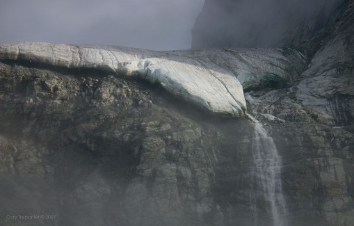 Detail of the glacier's leading edge in the previous photo. The rock is so hard that no moraines seem to form as the glacier recedes.