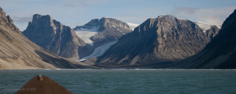 Getting closer to our first camping spot, a bay of the main fiord.